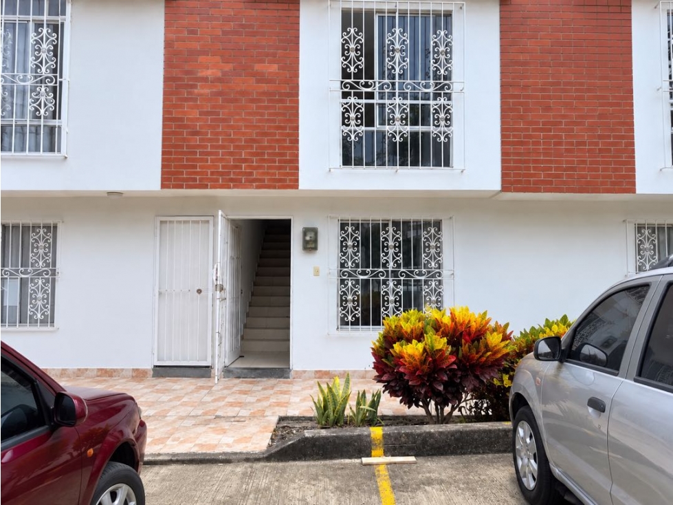 CASA EN VENTA DE DOS PISOS EN LA URBANIZACIÓN PUERTAS DE ALCALÁ - 1