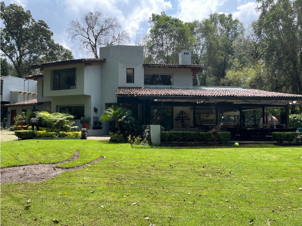 Casa en venta dentro del club de golf Avándaro, frente al hoyo #6