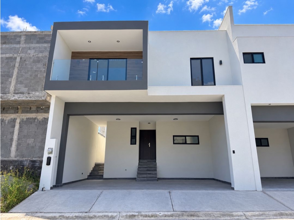 Casa en venta doble altura en Solana Residencial en Cumbres Garcia