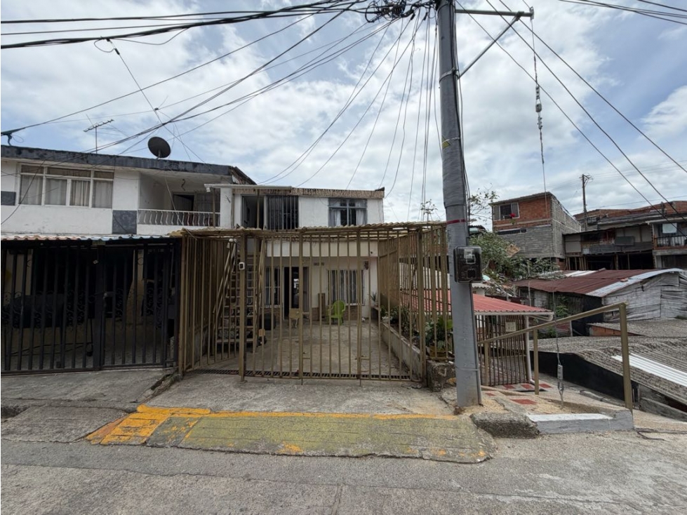 CASA EN VENTA DOBLE RENTA B/ GRANADA