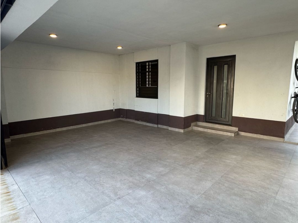 CASA EN VENTA EN ALMERÍA RESIDENCIAL CON.EXCEDENTE Y NIVELES EQUIPADA - 4