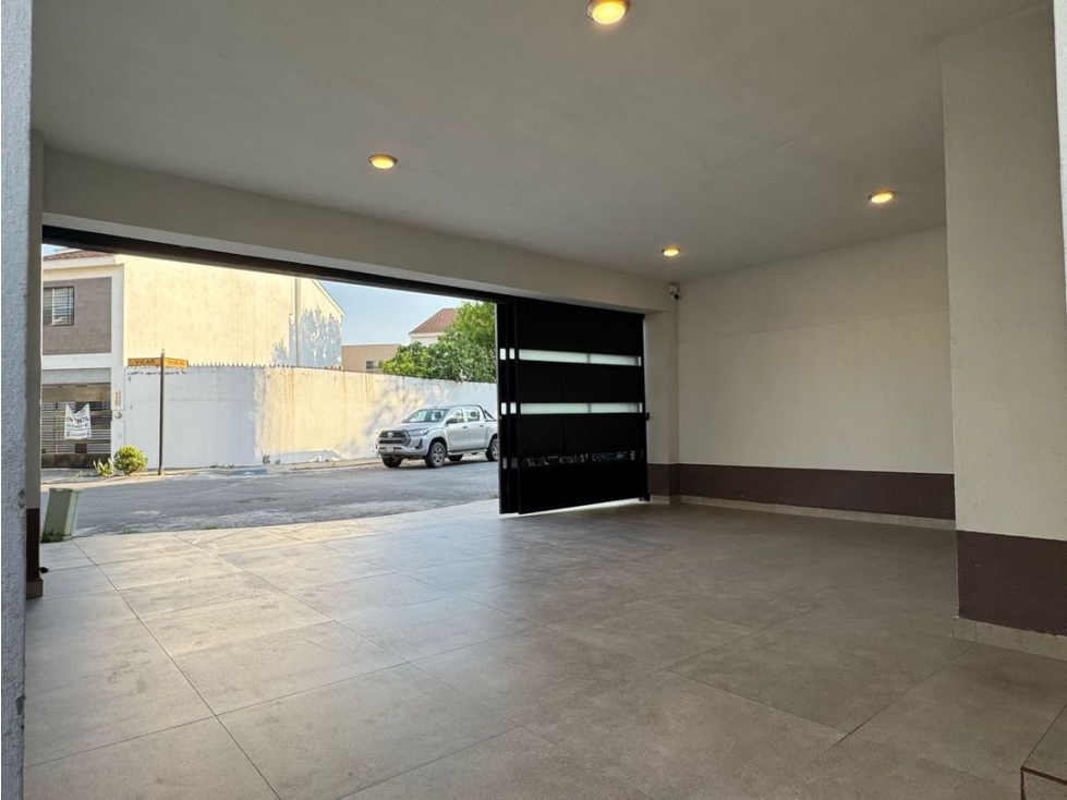CASA EN VENTA EN ALMERÍA RESIDENCIAL CON.EXCEDENTE Y NIVELES EQUIPADA - 5