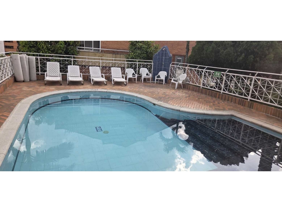CASA EN VENTA EN BARRIO EL POBLADO - MALL TESORO UNIDAD CON PISCINA — foto 3