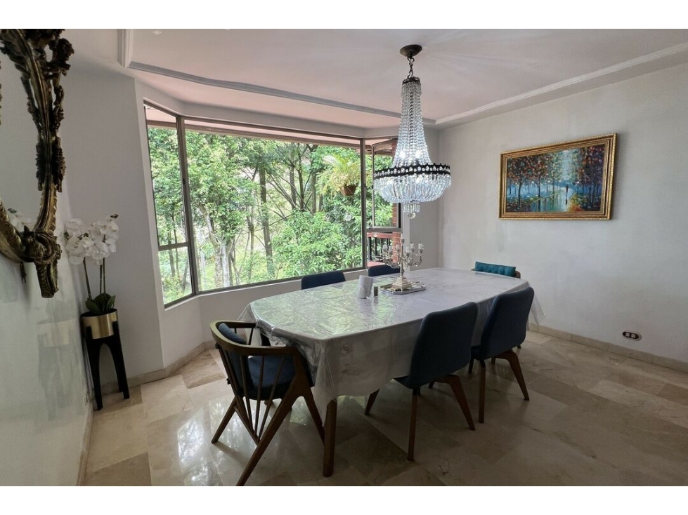 Casa en venta en Altos del Poblado, Medellín