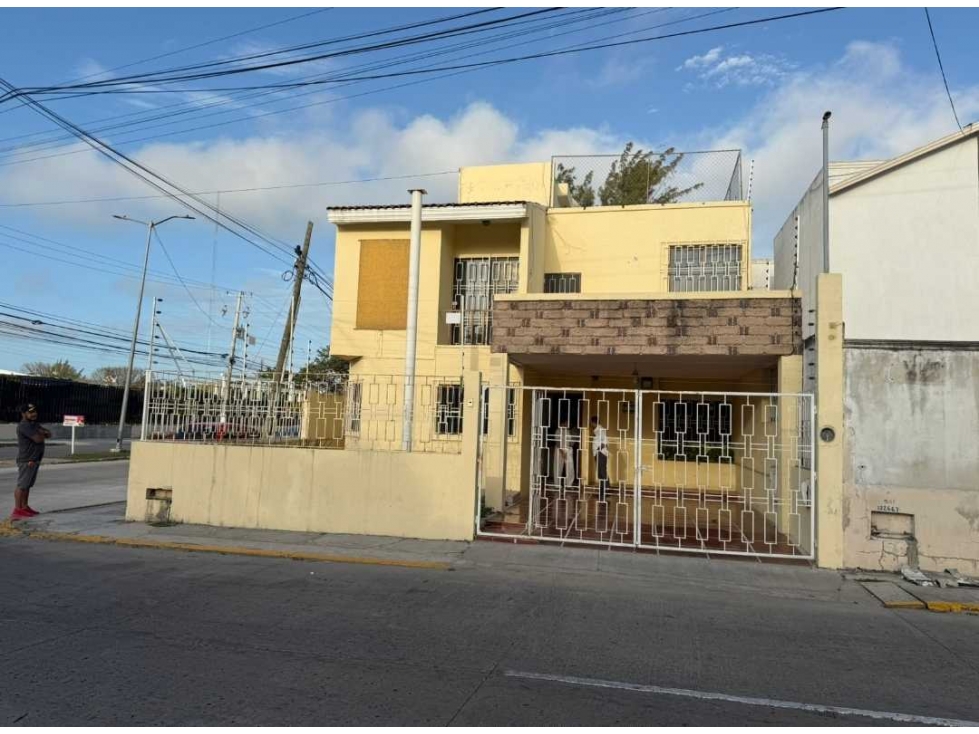 CASA EN VENTA EN AV CASTELLOT PLAYA NORTE CIUDAD DEL CARMEN - 1