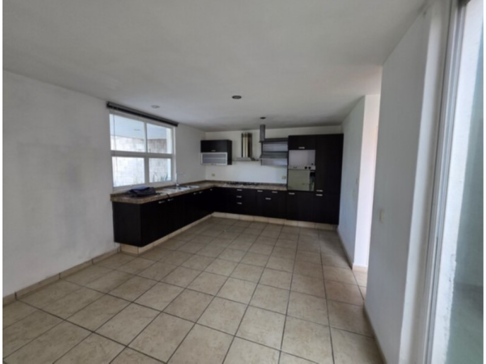 Casa en Venta en Banús, Tlajomulco | 321m² de Terreno - 2