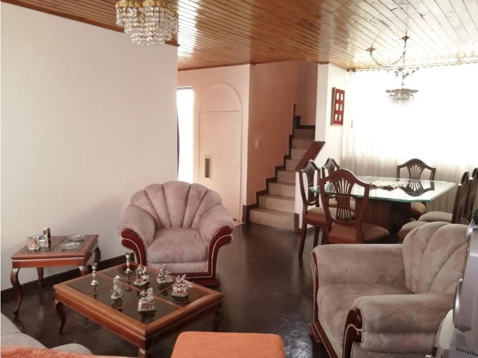 Casa en venta en Bogotá, Engativa, Casa de Barrio 4 alcobas