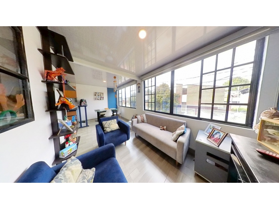 Casa en venta en Bogotá, Engativa, Casa de Barrio 7 alcobas