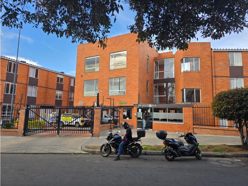 Casa en venta en Bogotá, Suba, Tayazal De Suba 4 alcobas
