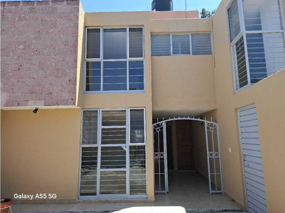 CASA EN VENTA EN BOSQUES CAMELINAS