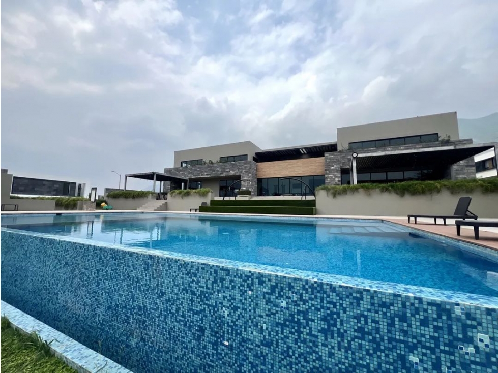 Casa en Venta en Bosques de las Misiones Sec. Encinos Carrtera Nac.
