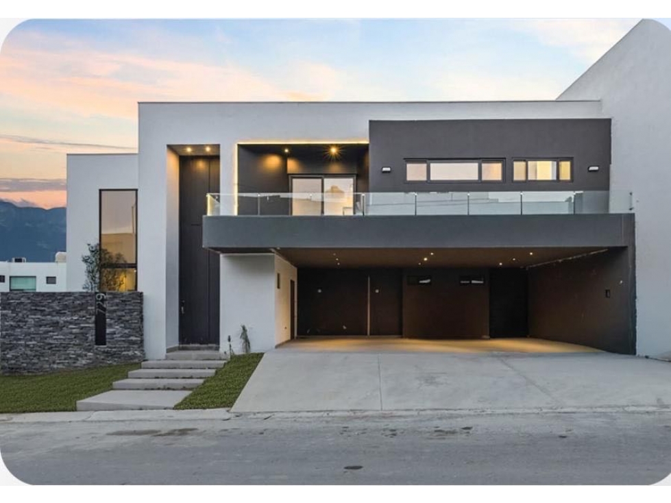 Casa en Venta en Bosques de las Misiones Sec. Encinos Carrtera Nac. - 1