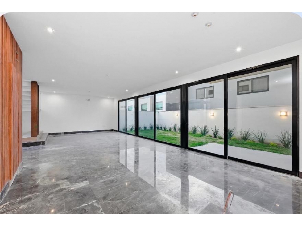 Casa en Venta en Bosques de las Misiones Sec. Encinos Carrtera Nac. - 4