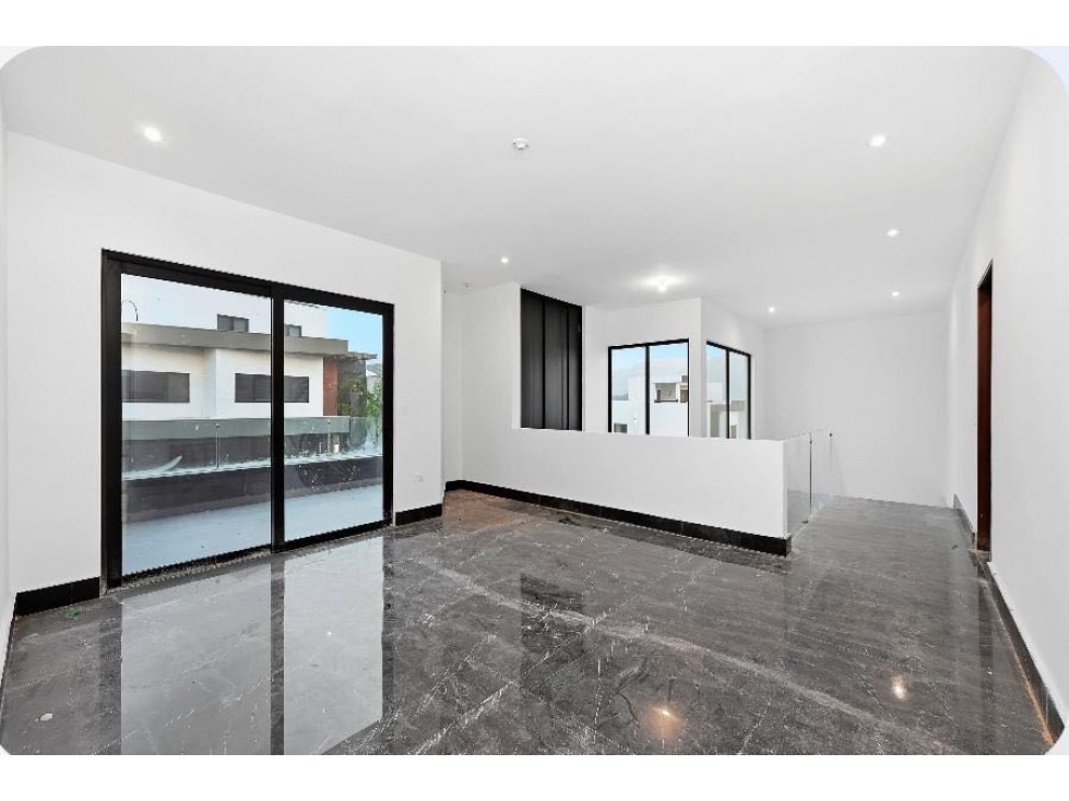 Casa en Venta en Bosques de las Misiones Sec. Encinos Carrtera Nac. - 3