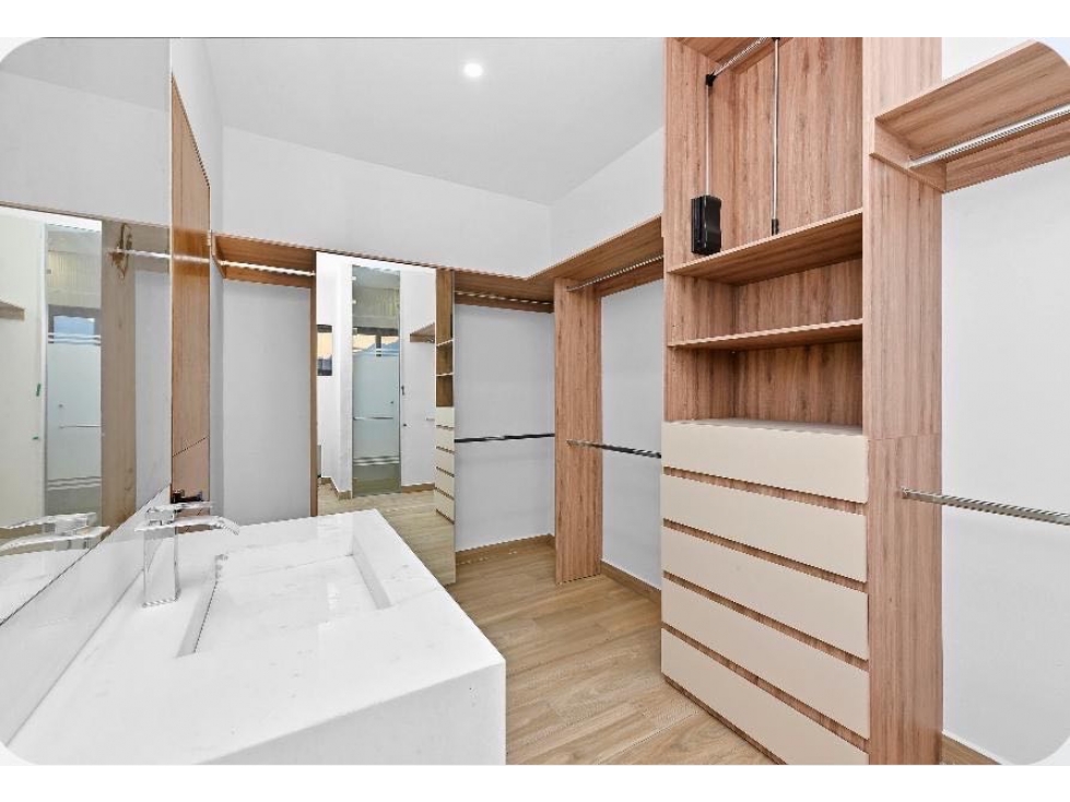 Casa en Venta en Bosques de las Misiones Sec. Encinos Carrtera Nac. - 6