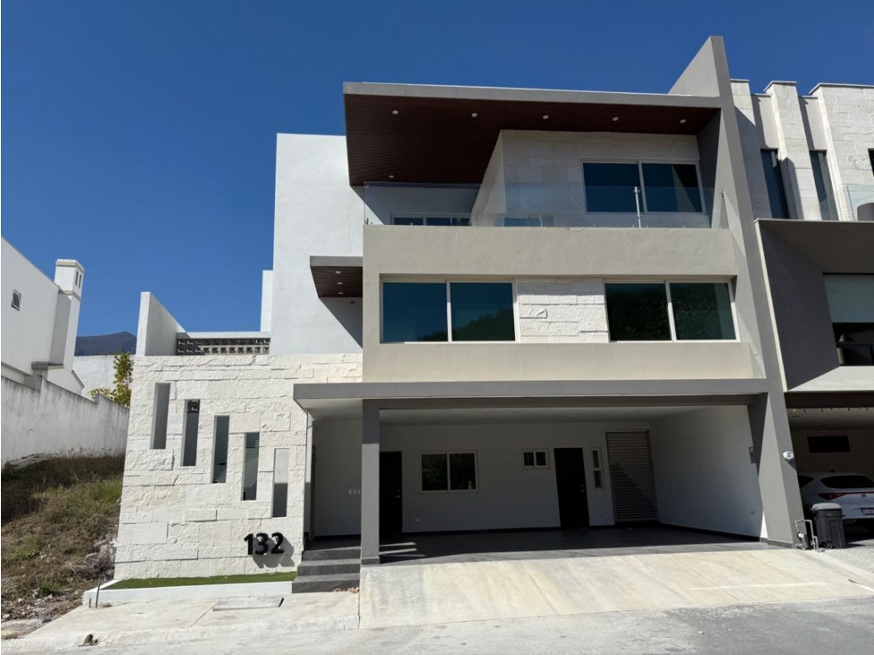 CASA EN VENTA EN CAROLCO RESIDENCIAL CARRETERA NACIONAL MTY FRENTE PAR