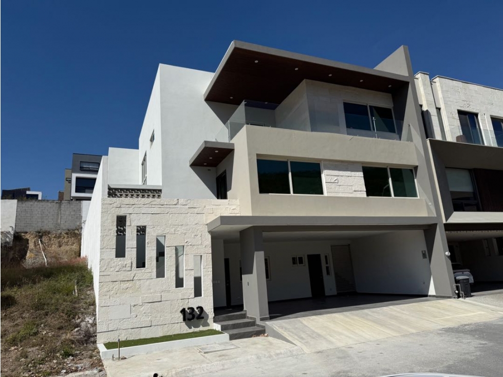 CASA EN VENTA EN CAROLCO RESIDENCIAL CARRETERA NACIONAL MTY FRENTE PAR — foto 2