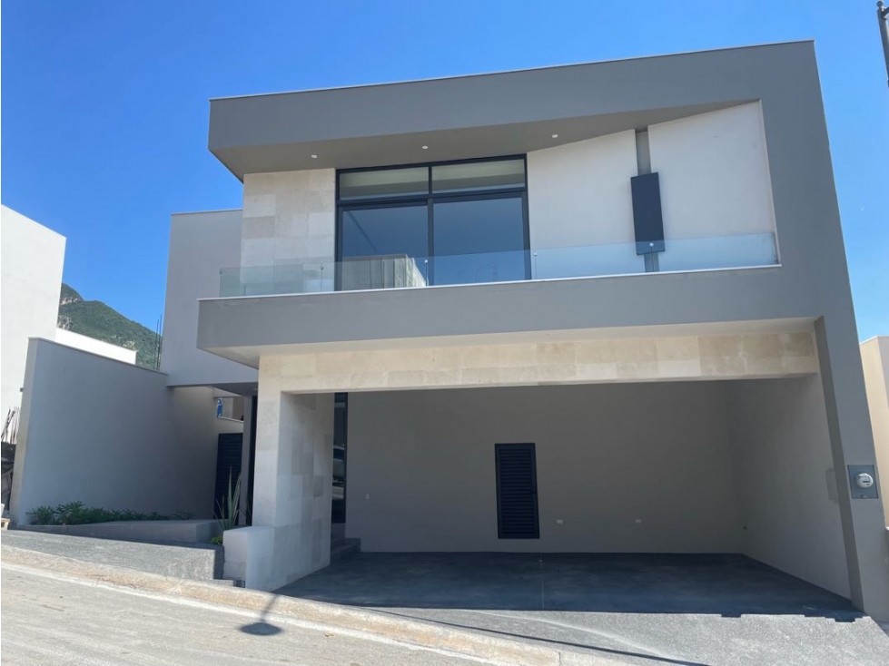 CASA EN VENTA EN CARRETERA NACIONAL CASTAÑOS DEL VERGEL MTY EQUIPADA — foto 2