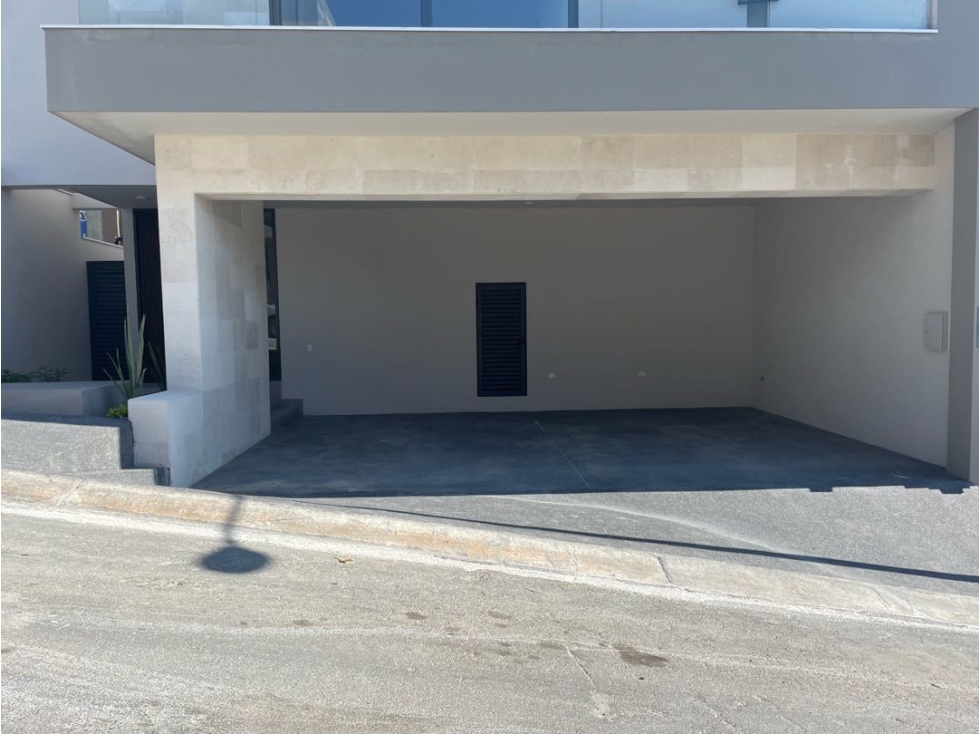 CASA EN VENTA EN CARRETERA NACIONAL CASTAÑOS DEL VERGEL MTY EQUIPADA — foto 3