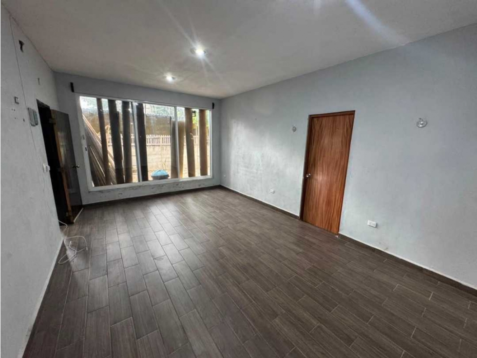 Casa con amplio terreno en venta en Cuacel Pueblo de Mérida? $2,150,00 - 6
