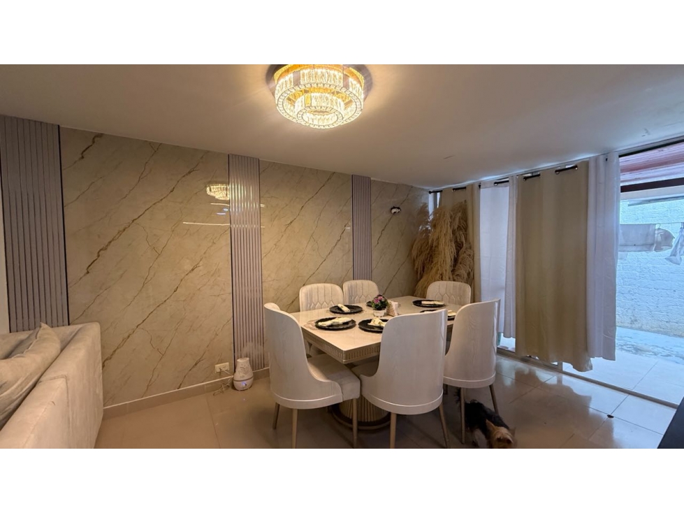 CASA EN VENTA EN CIUDAD COUNTRY REMODELADA