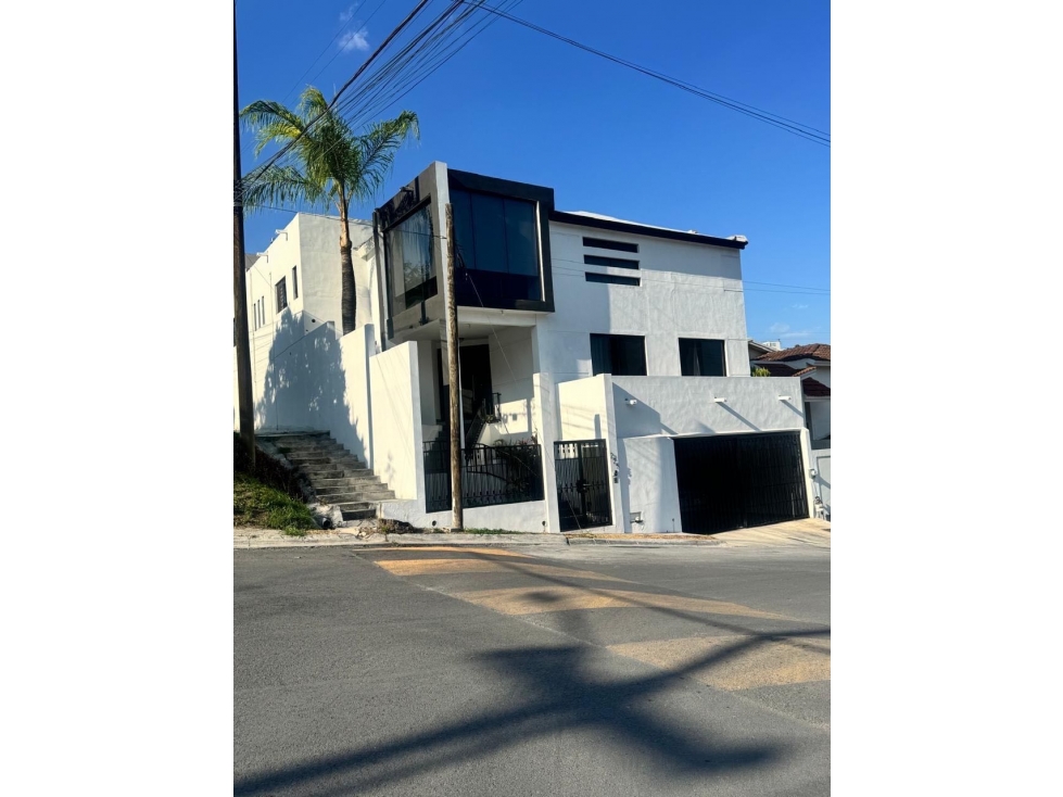 Casa en venta en Colinas de San Jemo recién remodelada — foto 2