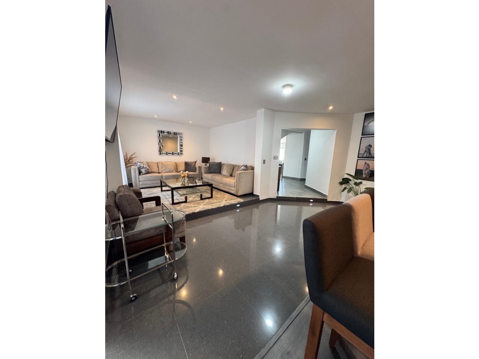 Casa en venta en Colinas de San Jemo recién remodelada — foto 4