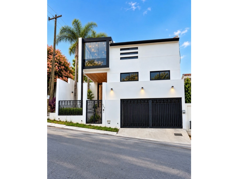Casa en venta en Colinas de San Jemo recién remodelada