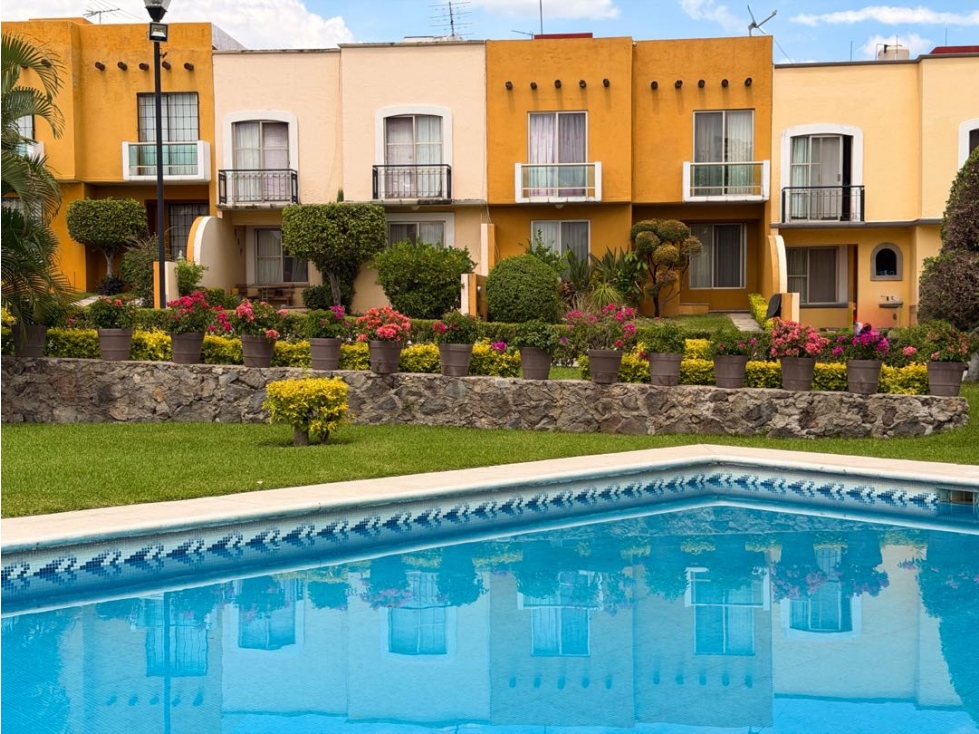 Casa en venta en condominio con alberca y jardín en Tezoyuca Morelos - 3