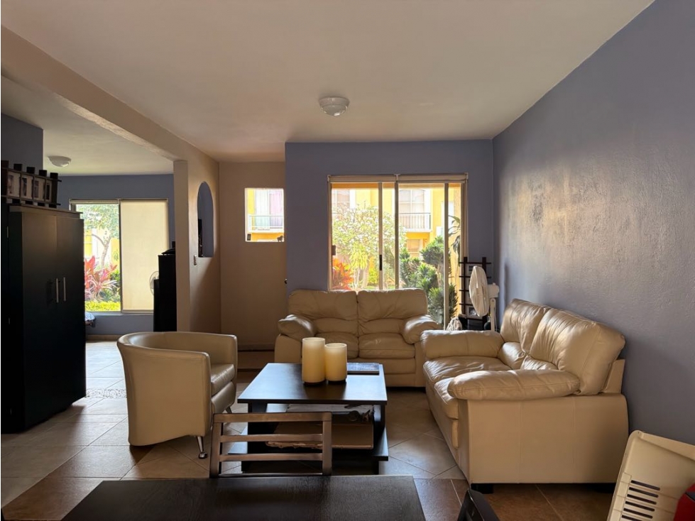 Casa en venta en condominio con alberca y jardín en Tezoyuca Morelos - 4