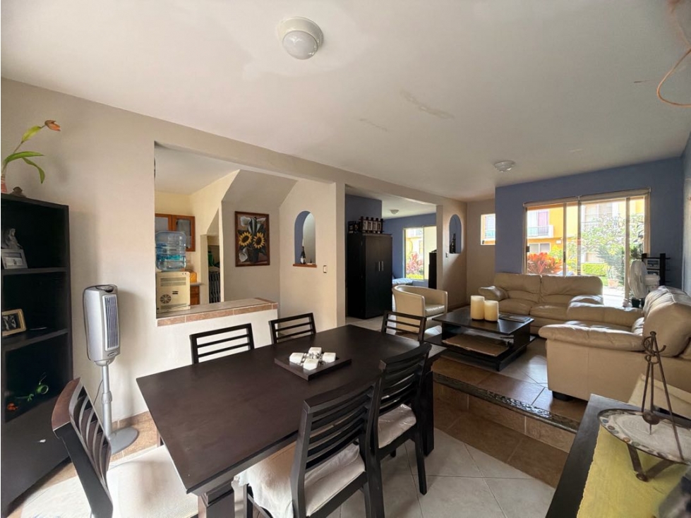 Casa en venta en condominio con alberca y jardín en Tezoyuca Morelos - 5
