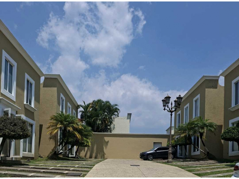 CASA EN VENTA EN CONDOMINIO EN LOMAS DE CORTÉS 2
