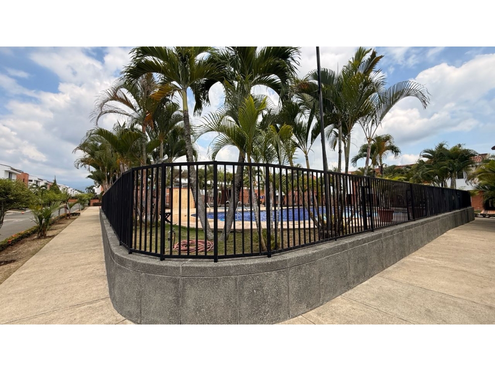 CASA EN VENTA EN CONDOMINIO SECTOR DE CINCO SOLES