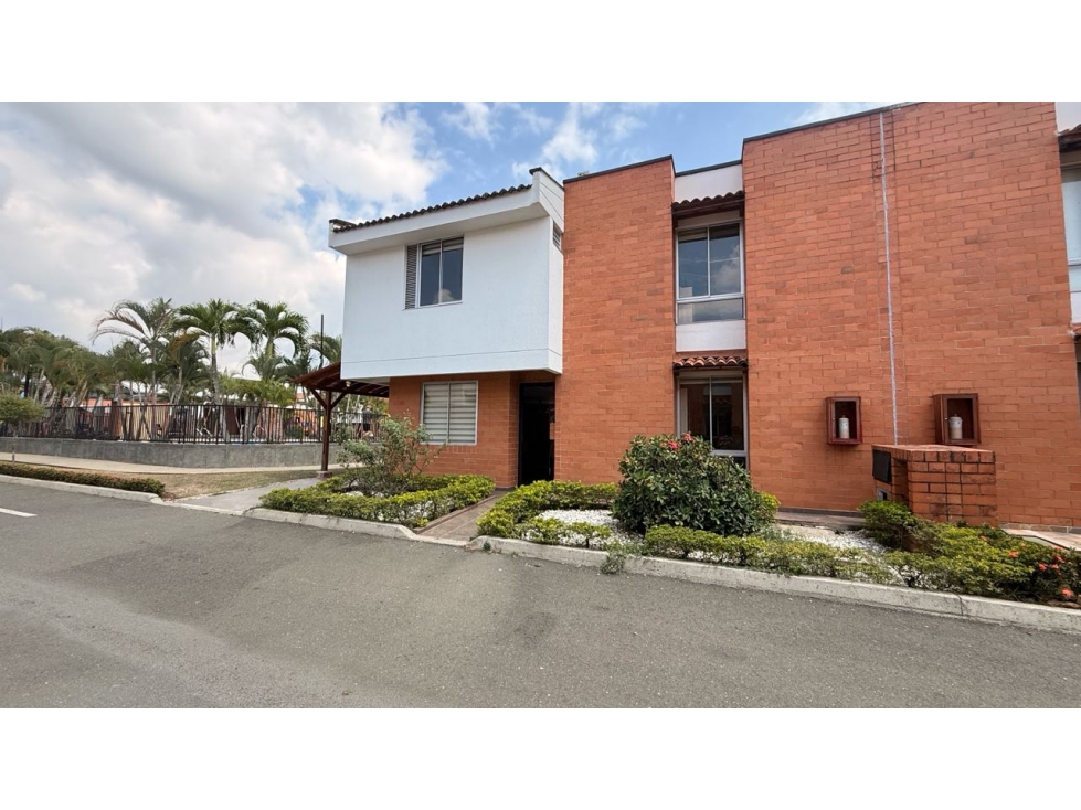 CASA EN VENTA EN CONDOMINIO SECTOR DE CINCO SOLES