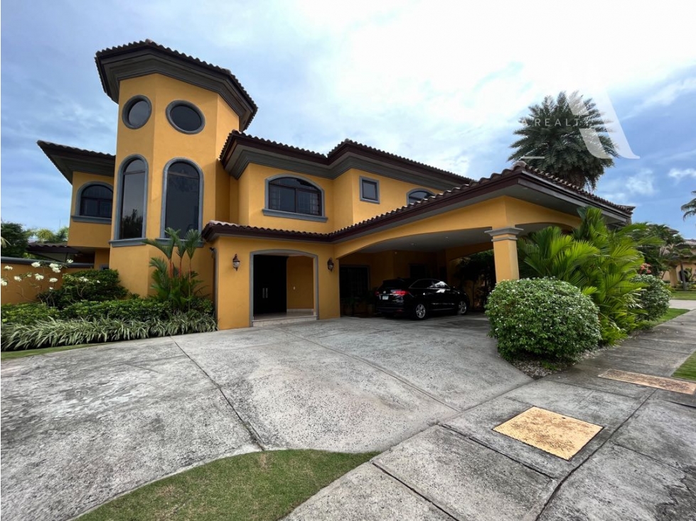 CASA EN VENTA EN COSTA DEL ESTE
