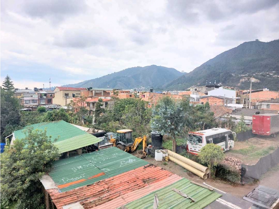 CASA EN VENTA EN COTA CON CLUB HOUSE