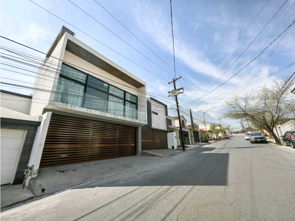 Casa en Venta en Cumbres 3er Sector 4 hab con alberca Monterrey — foto 4