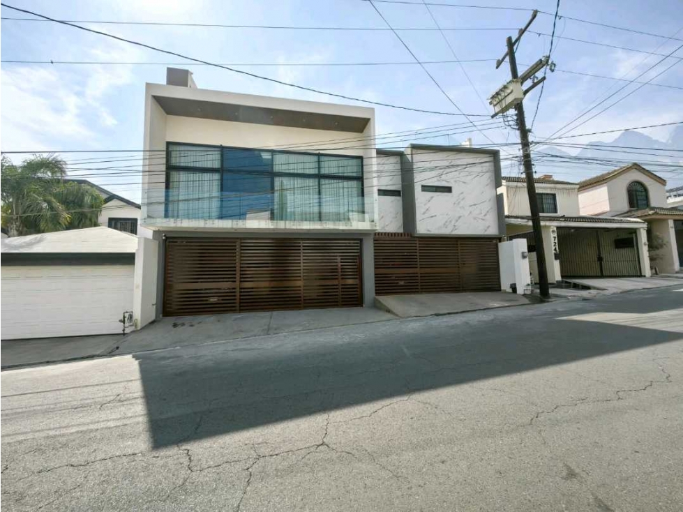 Casa en Venta en Cumbres 3er Sector 4 hab con alberca Monterrey — foto 3
