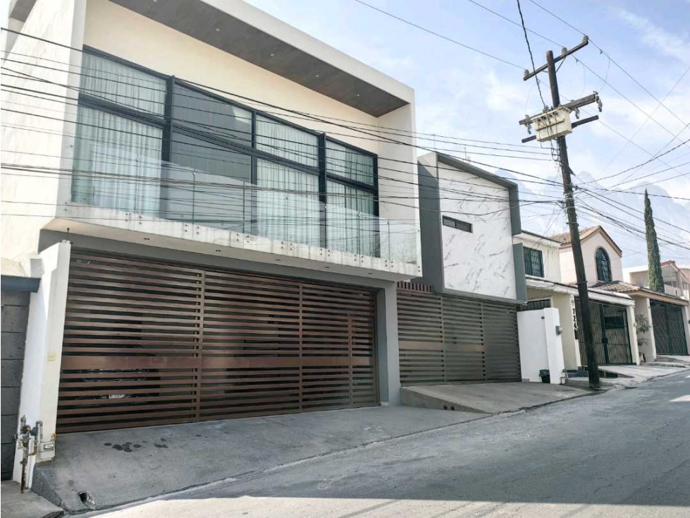 Casa en Venta en Cumbres 3er Sector 4 hab con alberca Monterrey — foto 5