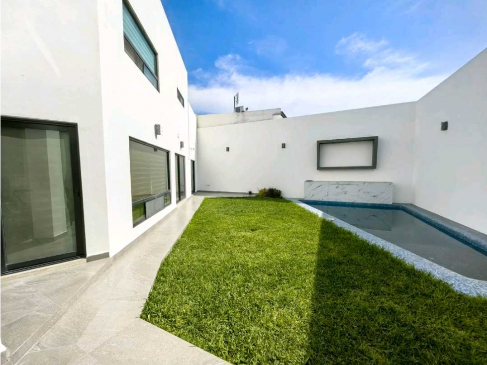 Casa en Venta en Cumbres 3er Sector 4 hab con alberca Monterrey