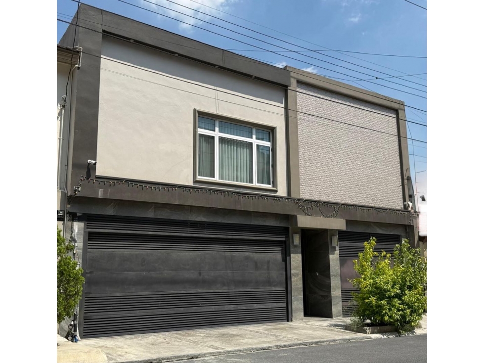 Casa en venta en Cumbres 4 Sector en Monterrey - 1