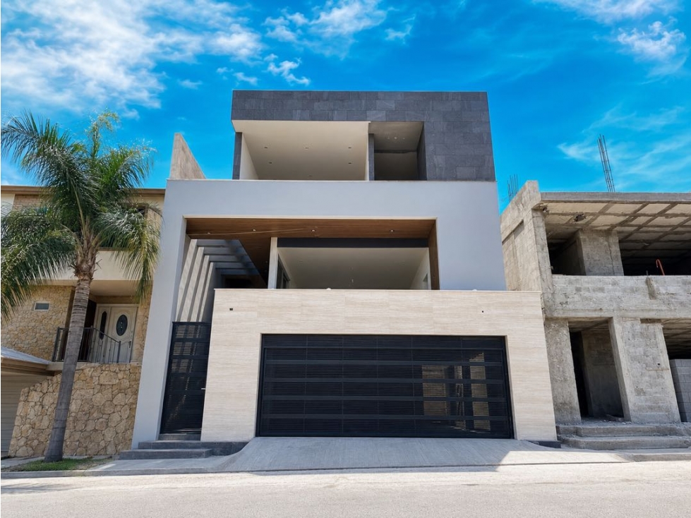Casa en Venta en Cumbres 4 Sector en Monterrey