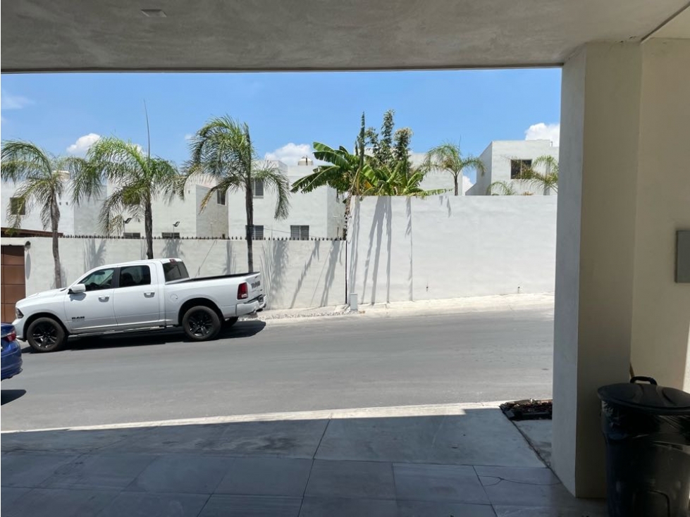 CASA EN VENTA EN CUMBRES SAN AGUSTIN MONTERREY 3 NIVELES Y EXCEDENTE — foto 4