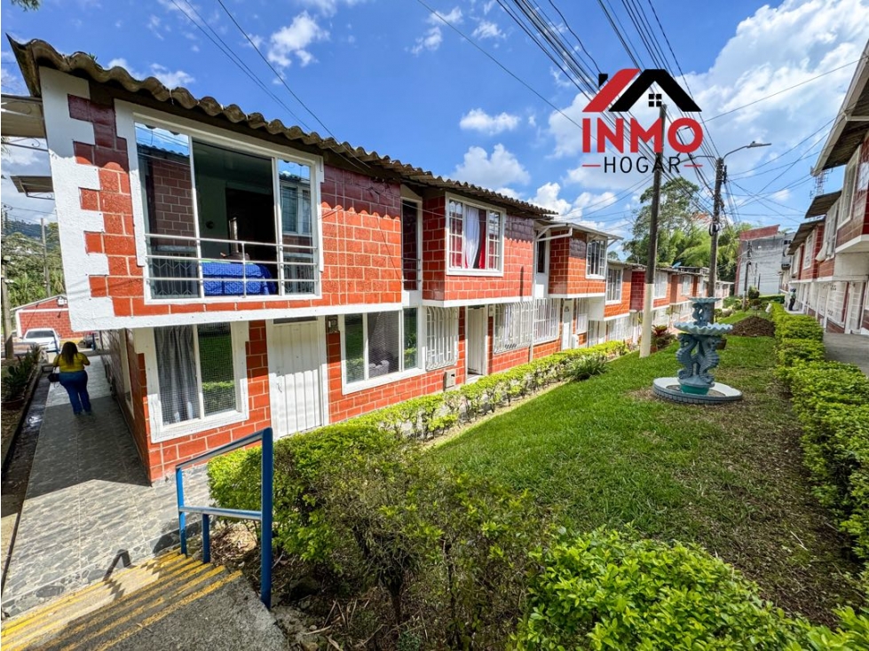Casa en venta en Dosquebradas 3 habitaciones conjunto cerrado