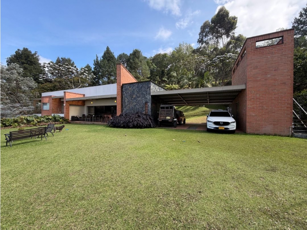 CASA EN VENTA EN EL ALTO DE LAS PALMAS ENVIGADO EN UNIDAD CERRADA