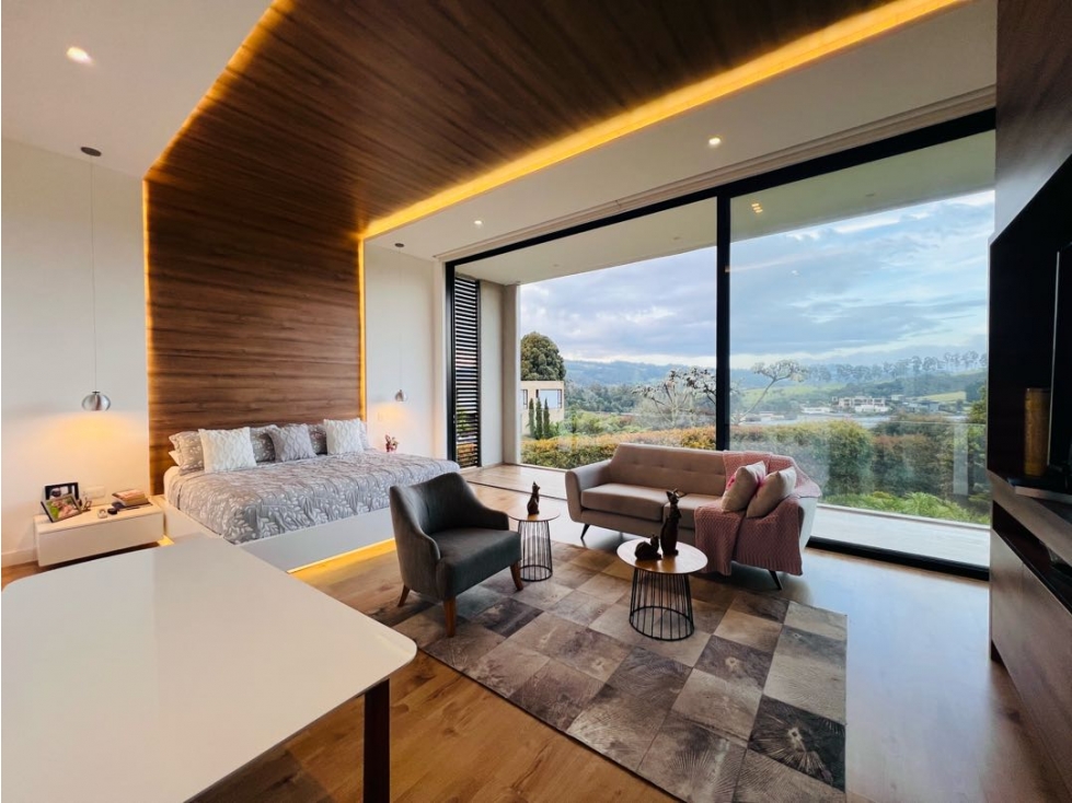 Casa en venta en el Alto De Las Palmas en parcelación cerrada