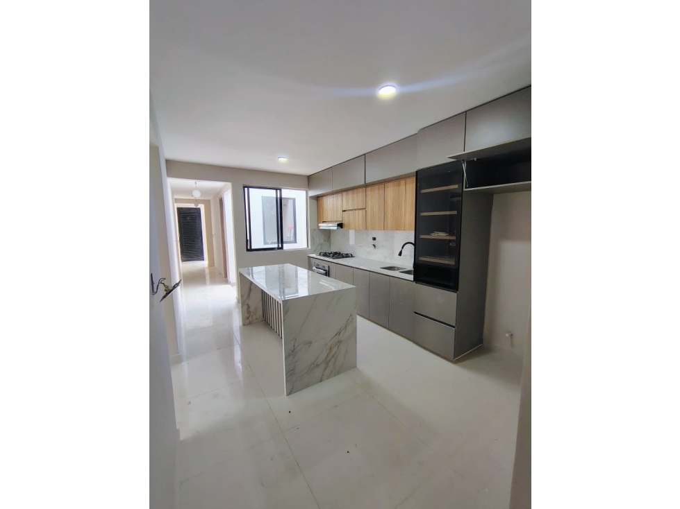 Casa CON PISCINA en Venta en el barrio la castellana en Montería