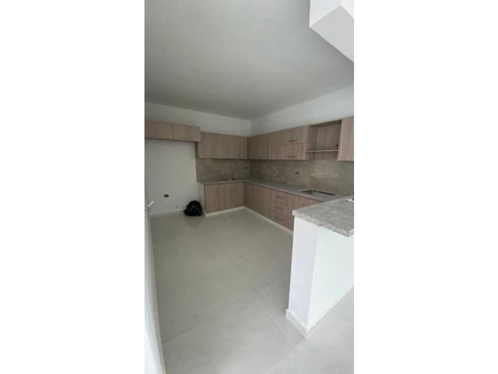 CASA GRANDE EN VENTA EN EL BARRIO ROSENDO GARCES