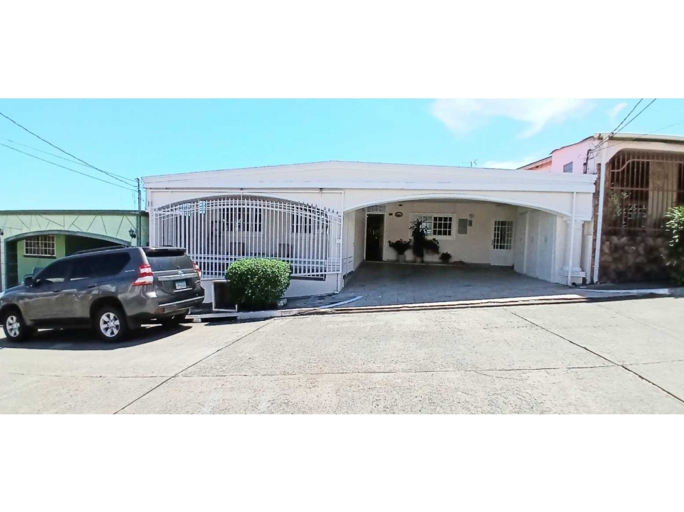 CASA EN VENTA EN EL PH LAS LOMAS EN VILLALUCRE, A 2 MINUTOS DEL METRO