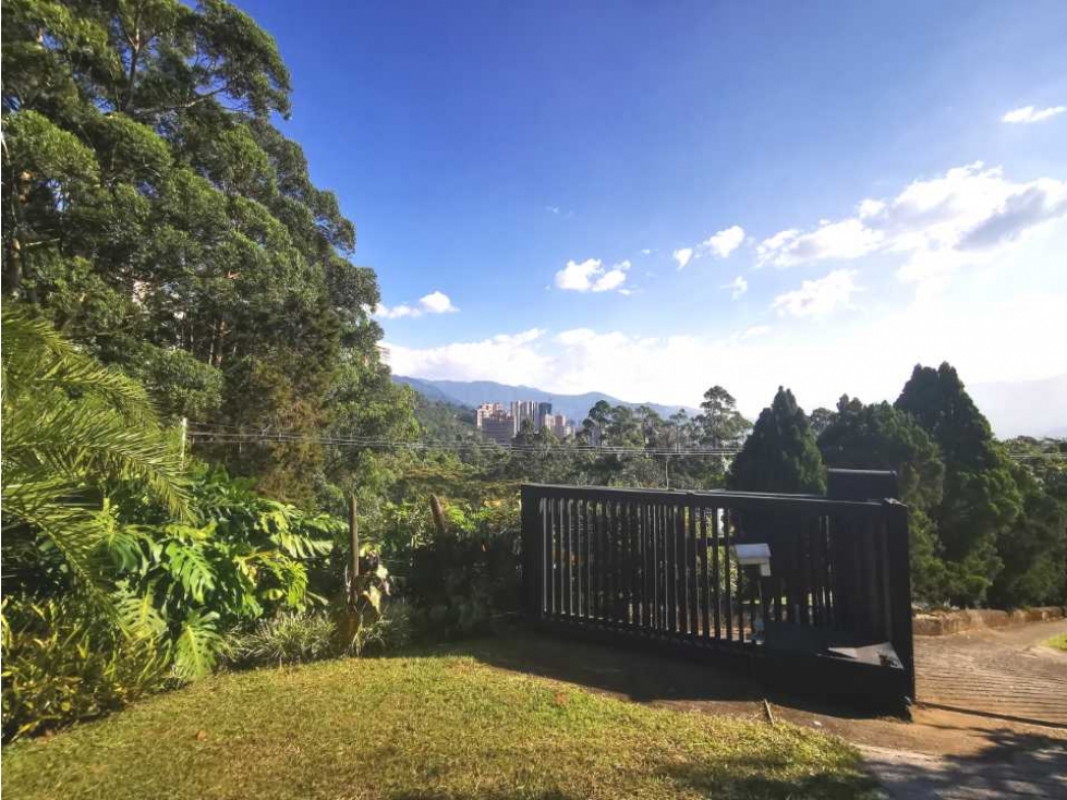 Casa en venta en el Poblado Av Las Palmas, urbanización cerrada! — foto 2
